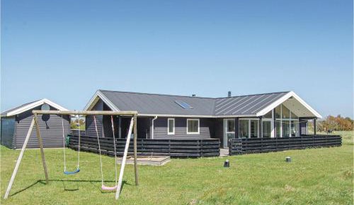 Four-Bedroom Holiday Home