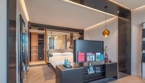 Deluxe King Room