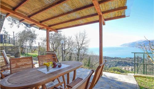 One-Bedroom Holiday Home