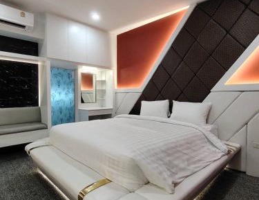 Deluxe Queen Room