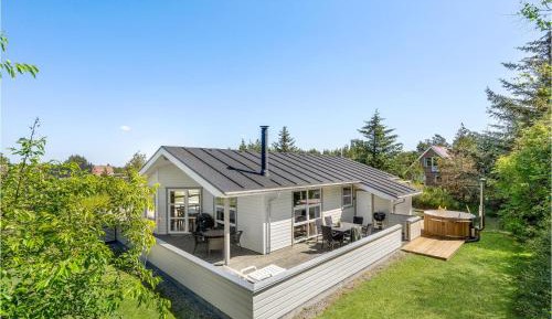 Three-Bedroom Holiday Home 