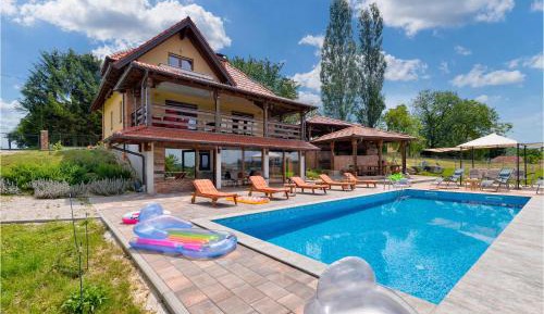 Four-Bedroom Vacation Home