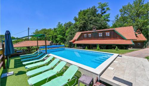 Three-Bedroom Holiday Home 