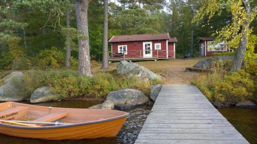 Medium Two-Bedroom House (6 Adults)