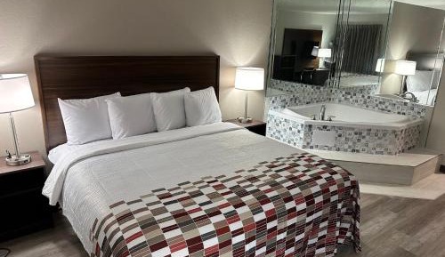 Superior King Room with Jetted Tub Non-Smoking