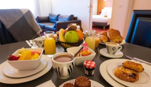 Deluxe Suite with Kitchenette