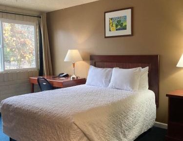 Queen Room - Non-Smoking