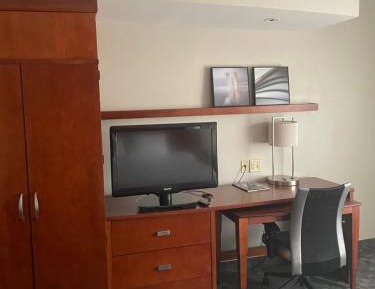 King Room with Sofa Bed and Adapted Tub - Mobility and Hearing Accessible