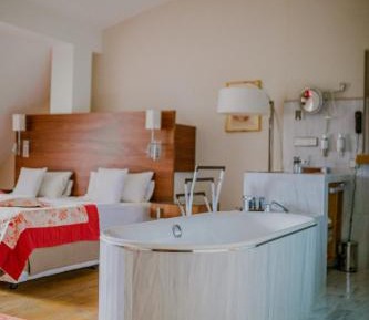 Deluxe Double Room with Bath