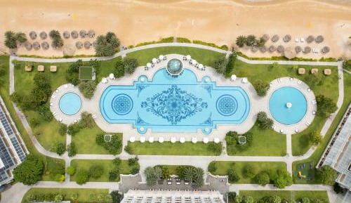 Deluxe King Room with Balcony and Garden View