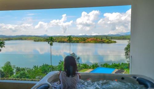 Executive Jacuzzi Suite