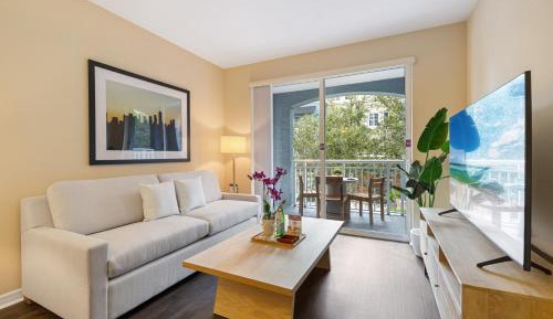 Deluxe One-Bedroom Apartment