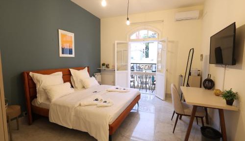 Deluxe King Suite