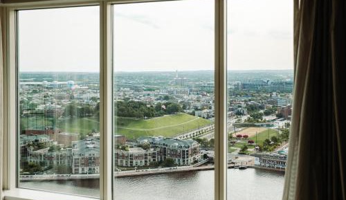 King Room with Harbor View - Mobility/Hearing Accessible with Roll-In Shower