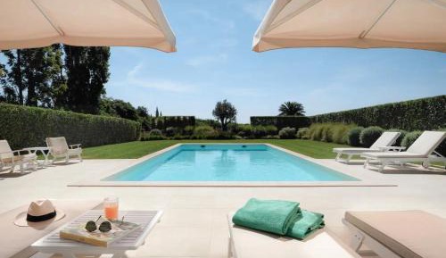 Villa with Garden View