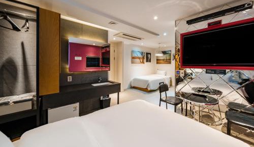 Deluxe Family Room