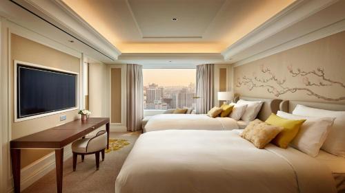  Executive Tower Deluxe Suite Twin Room – La Cime Access Included