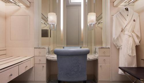 Royal King Suite with Lake Gardens View