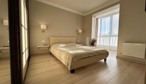 Apartment with Lake View