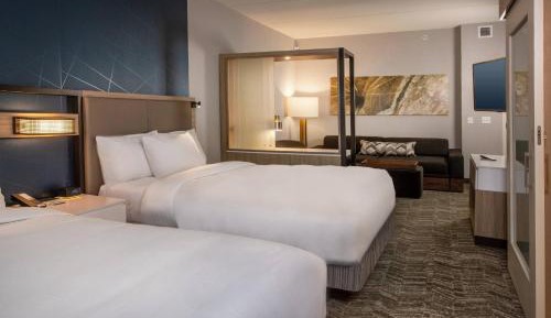 Suite with 2 Queen Trundle Beds 