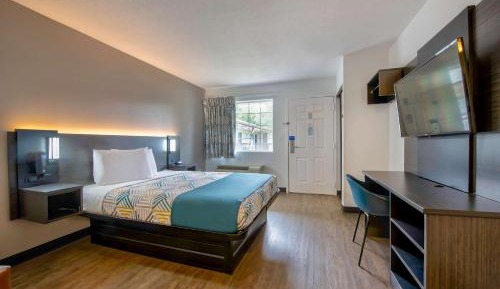 Queen Room - Non-Smoking