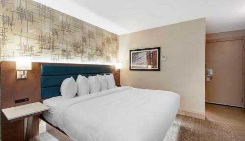 Queen Suite with Spa Bath