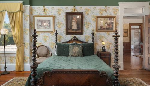 Queen Room