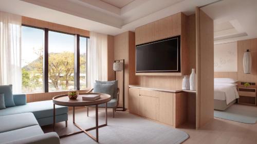 Executive King Suite - Club Level