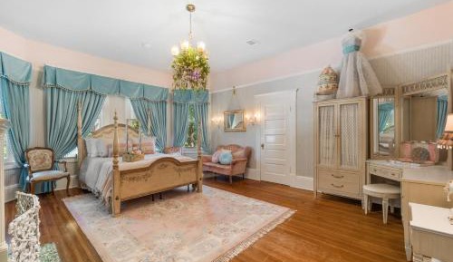Deluxe Queen Room
