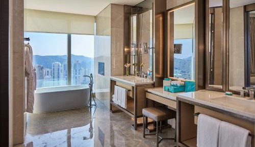 Deluxe room, Guest room, 1 King, Lake view