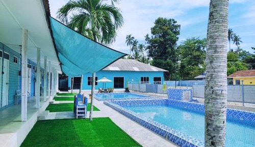 Queen Room with Pool View