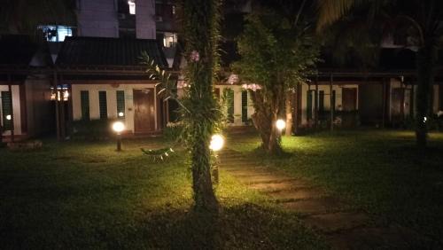 Bungalow with Garden View