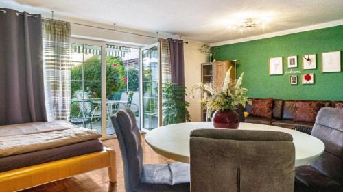 Superior One-Bedroom Apartment