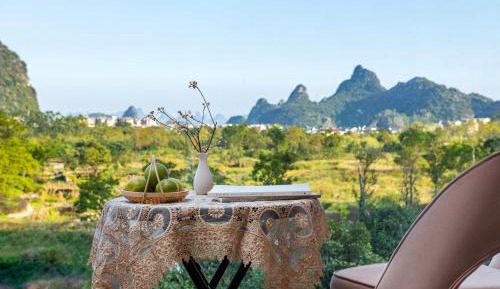Deluxe Queen Room with Mountain View 