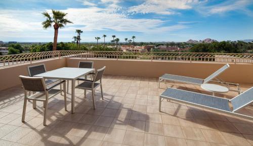 Phoenician Suite, 1 Bedroom Suite, 1 King, Pool view