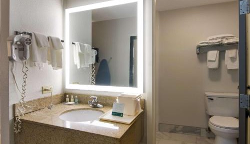 Quadruple Room with Two Queen Beds - Disability Access/Non Smoking