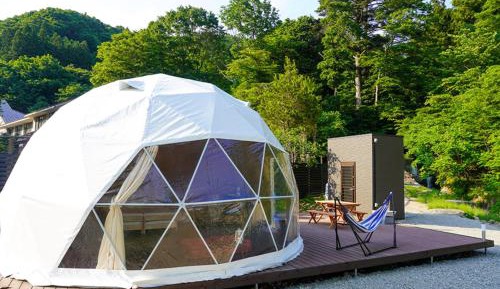 Glamping Dome with riverside view terrace