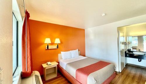 Queen Room - Disability Access