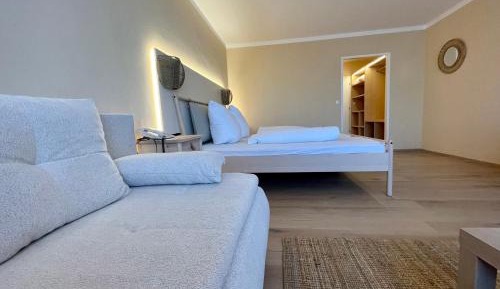 Double Room with Balcony and Mountain View