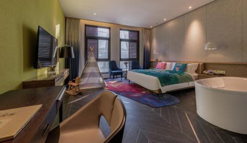 Deluxe Family Room