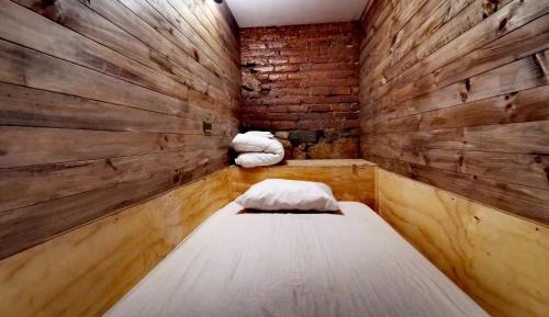 Single Bed in 6-Bed Dormitory Room