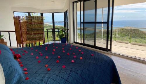 Deluxe Suite with Sea View