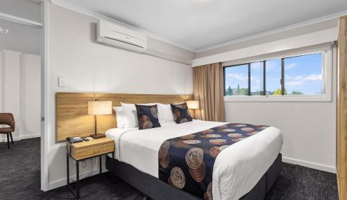 One Bedroom King Apartment with Free Wifi and Parking