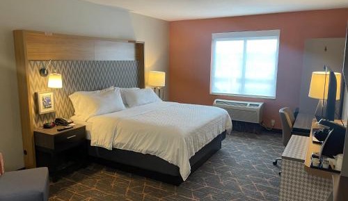 Standard King Room with Mobility Accessible Tub