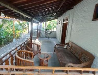 Villa with Garden View
