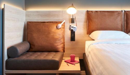 Moxyfied Sleeper, Guest room, 1 Queen, High floor, Balcony