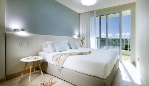 One-Bedroom Apartment with Balcony