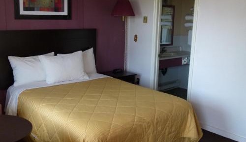 Queen Suite with Spa Bath