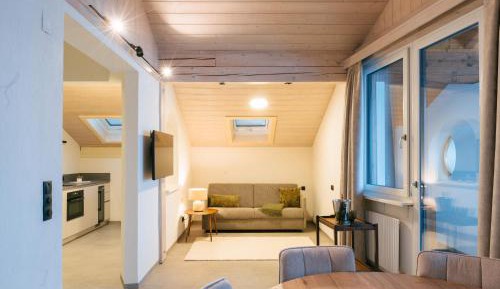 Apartment with Mountain View