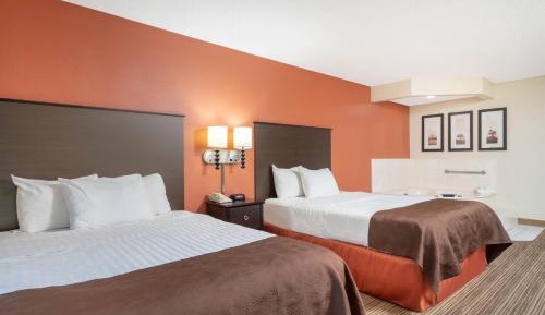Deluxe Queen Suite